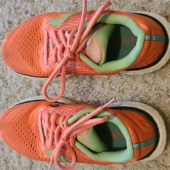 Saucony Shoes - WOMANS SAUCONY SNEAKERS SIZE 6.5